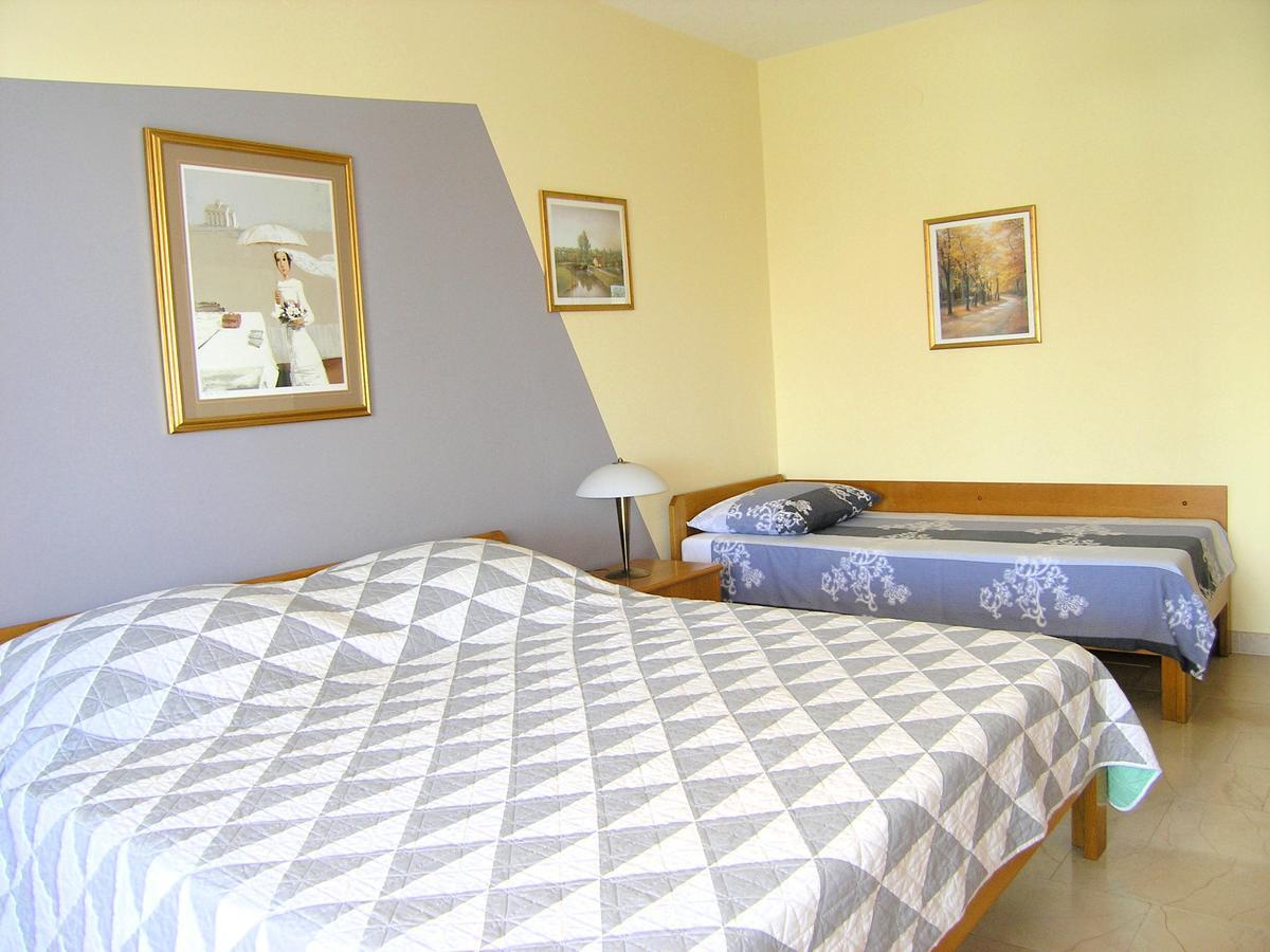 Apartments Oribella Кърк Екстериор снимка