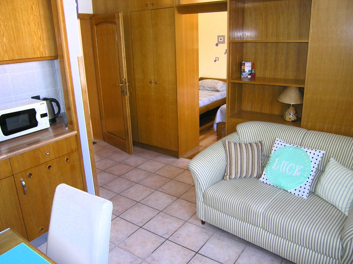 Apartments Oribella Кърк Екстериор снимка