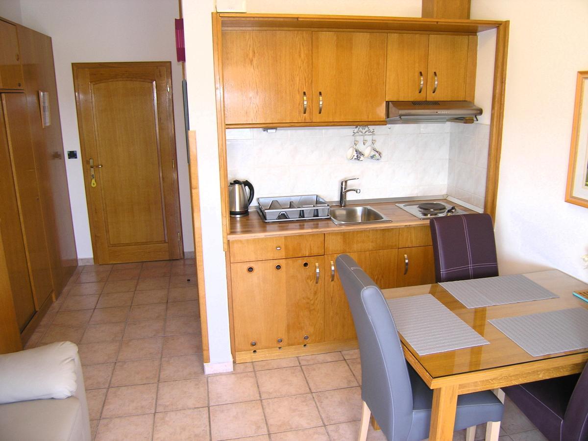 Apartments Oribella Кърк Екстериор снимка